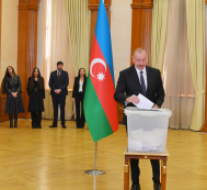 Президент Ильхам Алиев, первая леди Мехрибан Алиева и члены их семьи проголосовали в Ханкенди