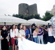 В рамках фестиваля «012 Baku Public Art» было представлено произведение Лейлы Алиевой «Мозг»