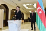 Президент Ильхам Алиев и члены семьи приняли участие в голосовании