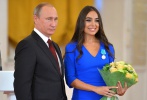 Президент Российской Федерации Владимир Путин вручил медаль Пушкина Лейле Алиевой